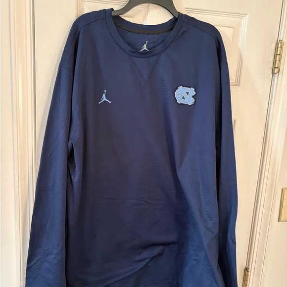 Gently used Jordan Brand sweatshirt in size 4XL. - Picture 1 of 4
